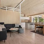 3 Bedroom Beautiful In Holiday home Glesborg