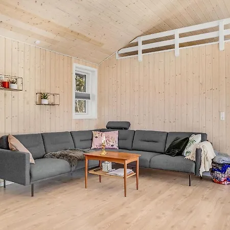 3 Bedroom Beautiful In Holiday home Glesborg