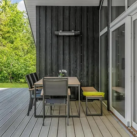 Holiday home 3 Bedroom Beautiful In Glesborg