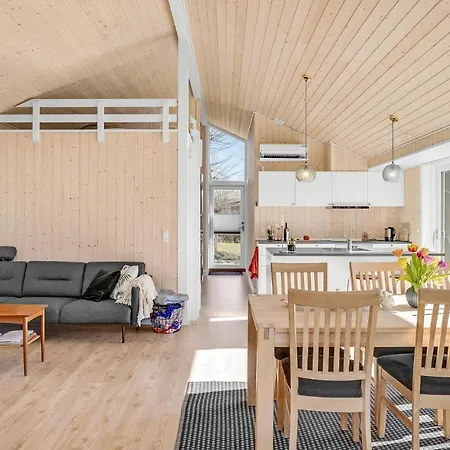 3 Bedroom Beautiful In Holiday home