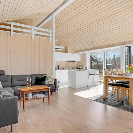 3 Bedroom Beautiful In Holiday home