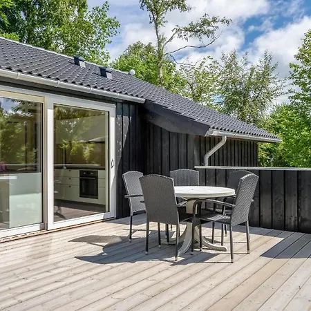 3 Bedroom Beautiful In Glesborg