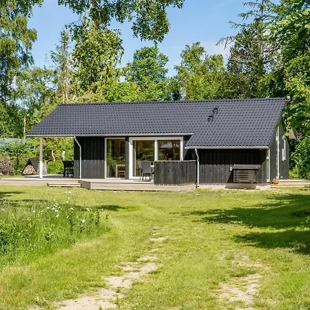 3 Bedroom Beautiful In Holiday home Glesborg
