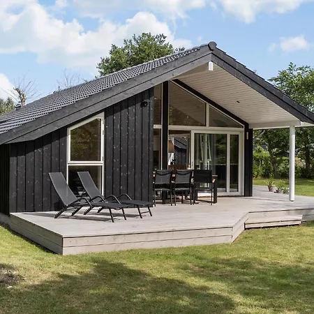 3 Bedroom Beautiful In Holiday home Glesborg